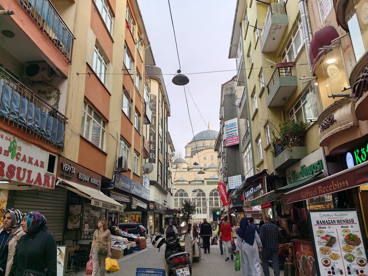 Улочка района Пендик, Стамбул