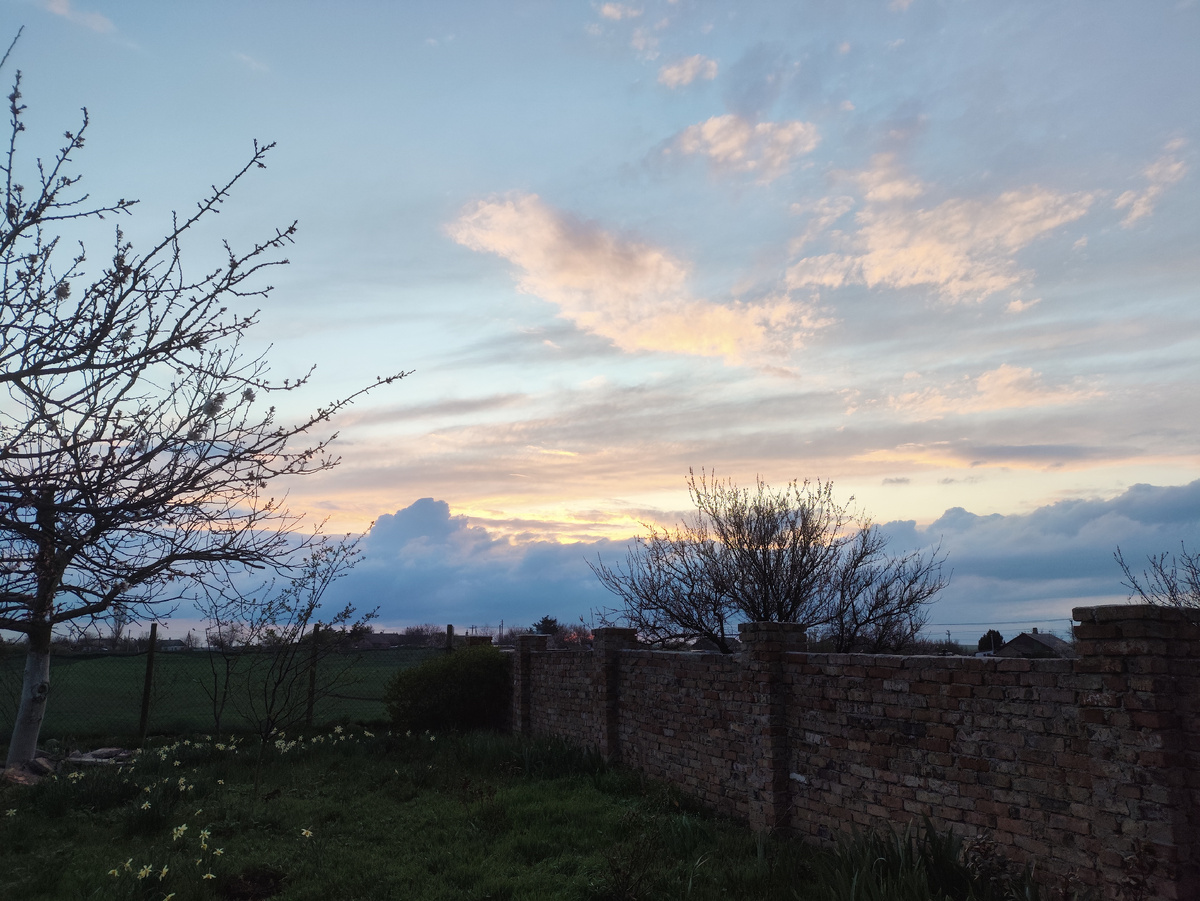 Первый дождь прошел, второй надвигается