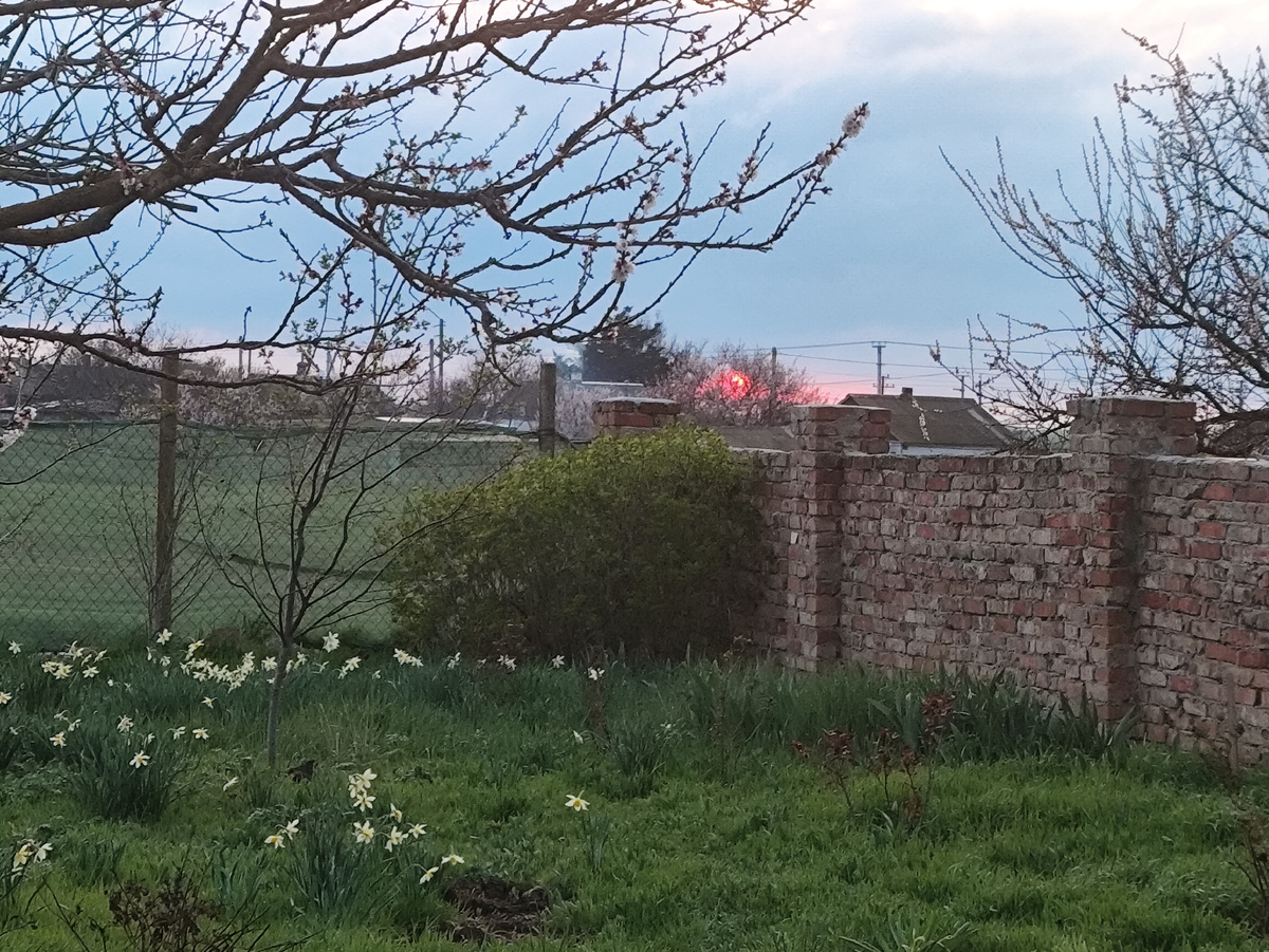 Кусочек солнца в промежутке между тучами