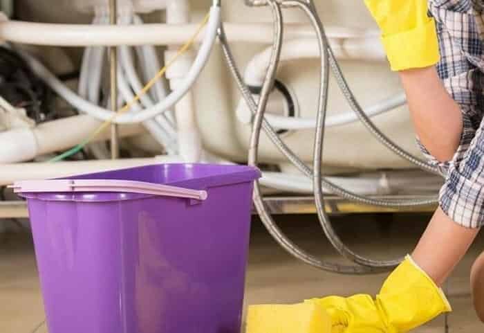 Какой сантехник лучше — из сервиса или частный?