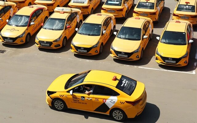 Наличие специалиста по БДД обязательно для любых видов компаний, выполняющих перевозки людей и грузов, независимо от размеров автопарка (Фото: Petrov Sergey / news.ru / Global Look Press)