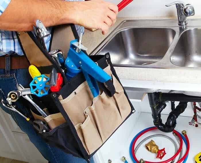 Почему лучше вызвать сантехника на дом