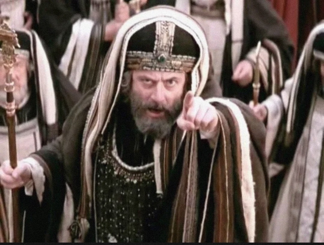 Первосвященник Каифа, саддукей. Кадр из фильма "Страсти Христовы" Мела Гибсона.