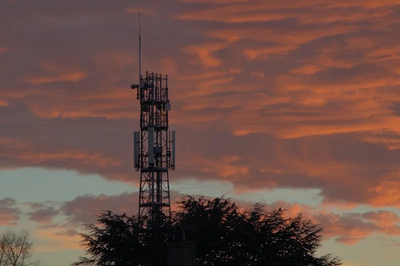 Будущее связи: В России запускают универсальные базовые станции 2G/4G/5G — что это изменит?