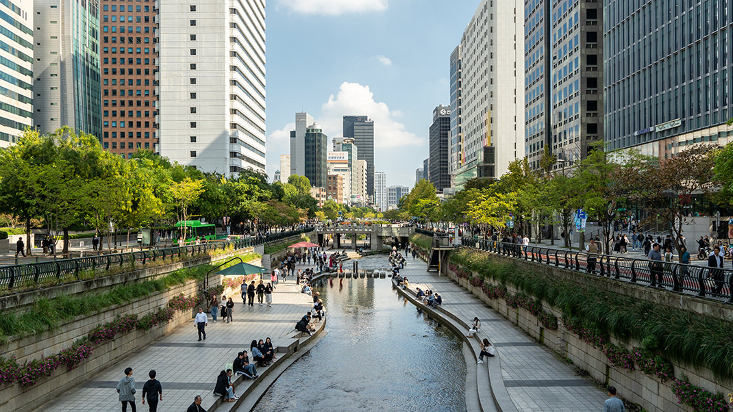 Ручей Чхонгечхон в Сеуле