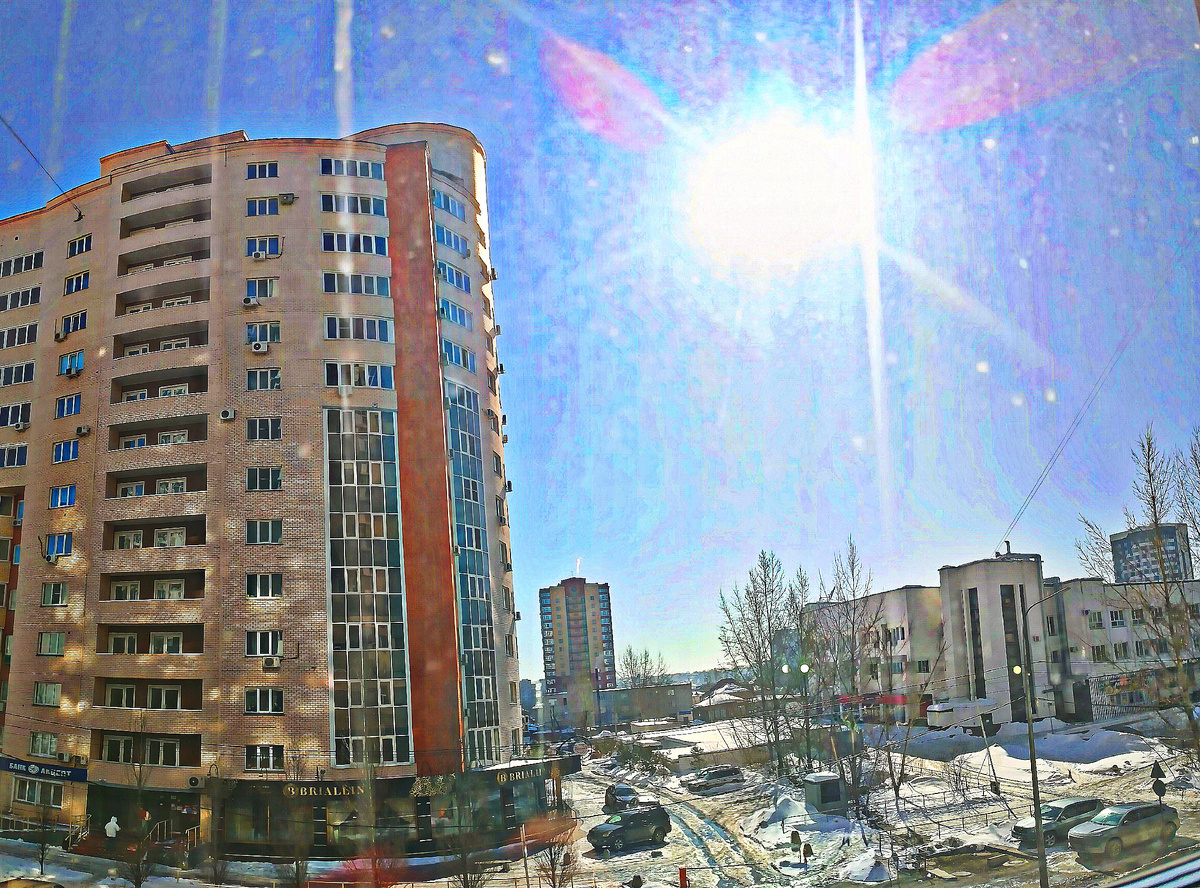 Где-то на просторах моего весеннего города. Фотография автора, март 2025 года. 