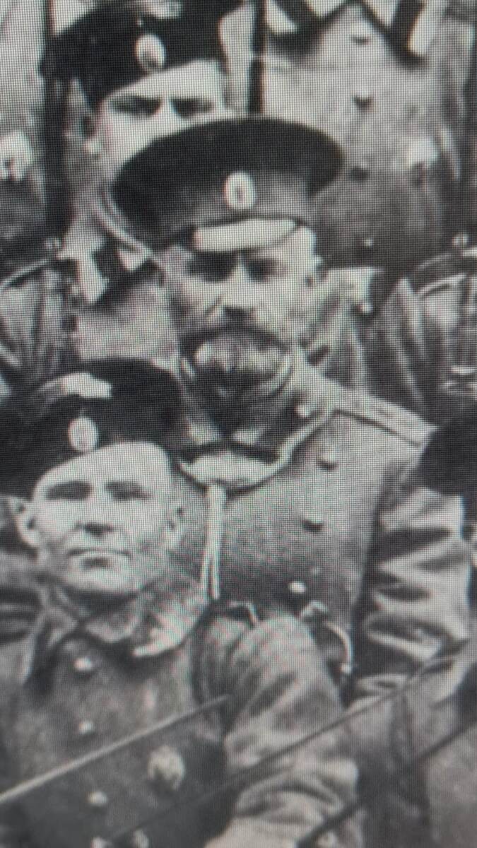 Капитан Частухин (Частунин) Яков Яковлевич (16.11.1871 - ?) - командир 13-й роты 12-го гренадерского Астраханского Императора Александра III полка с 25 октября 1909 года. https://grenader-ekb.ru/page108/page109/ Переведен в 12-й гренад. Астраханский полк (ВП 05.08.1907). На 01.11.1913 в том же чине в 12-м гренад. Астраханском полку. Участник мировой войны. Подполковник (пр. 14.01.1915; ст. 11.10.1914; за отличия в делах...). Ранен 17.09.1915 у д. Рудаши. 23.09.1915 поступил в лазарет при Нарышкинском дворце в Москве. Полковник (пр. 19.03.1916; ст. 10.08.1915; за отличия в делах...). На 01.08.1916, 20.02.1917 в том же чине и полку.