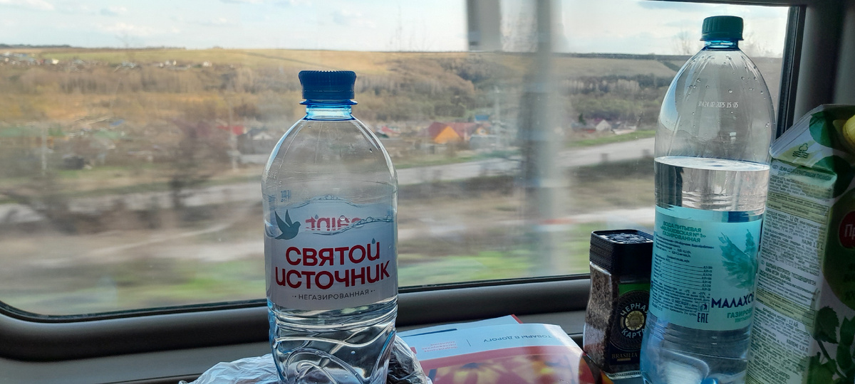 фото автора окно в  купе