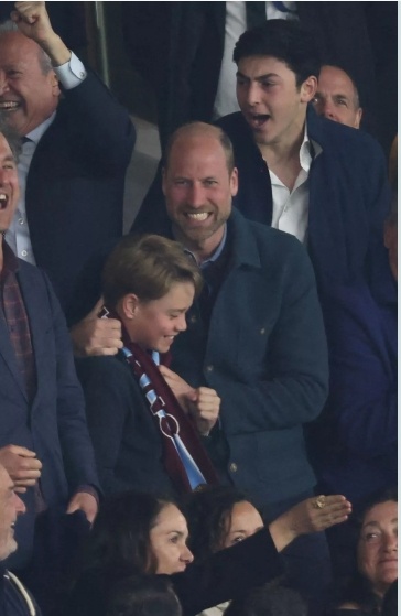 Джордж и Уильям праздновали гол «Виллы» на трибунах