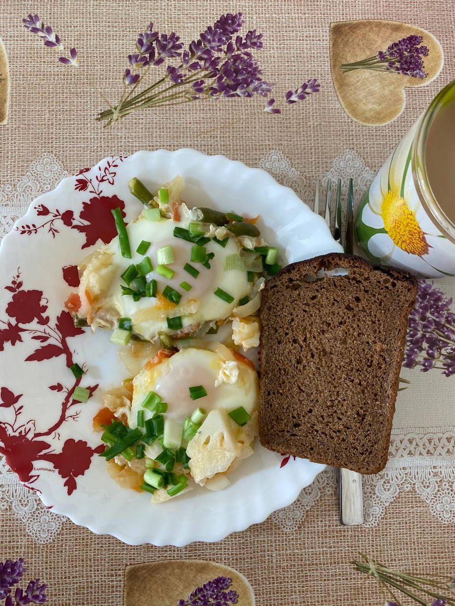 Завтрак в 9:00.