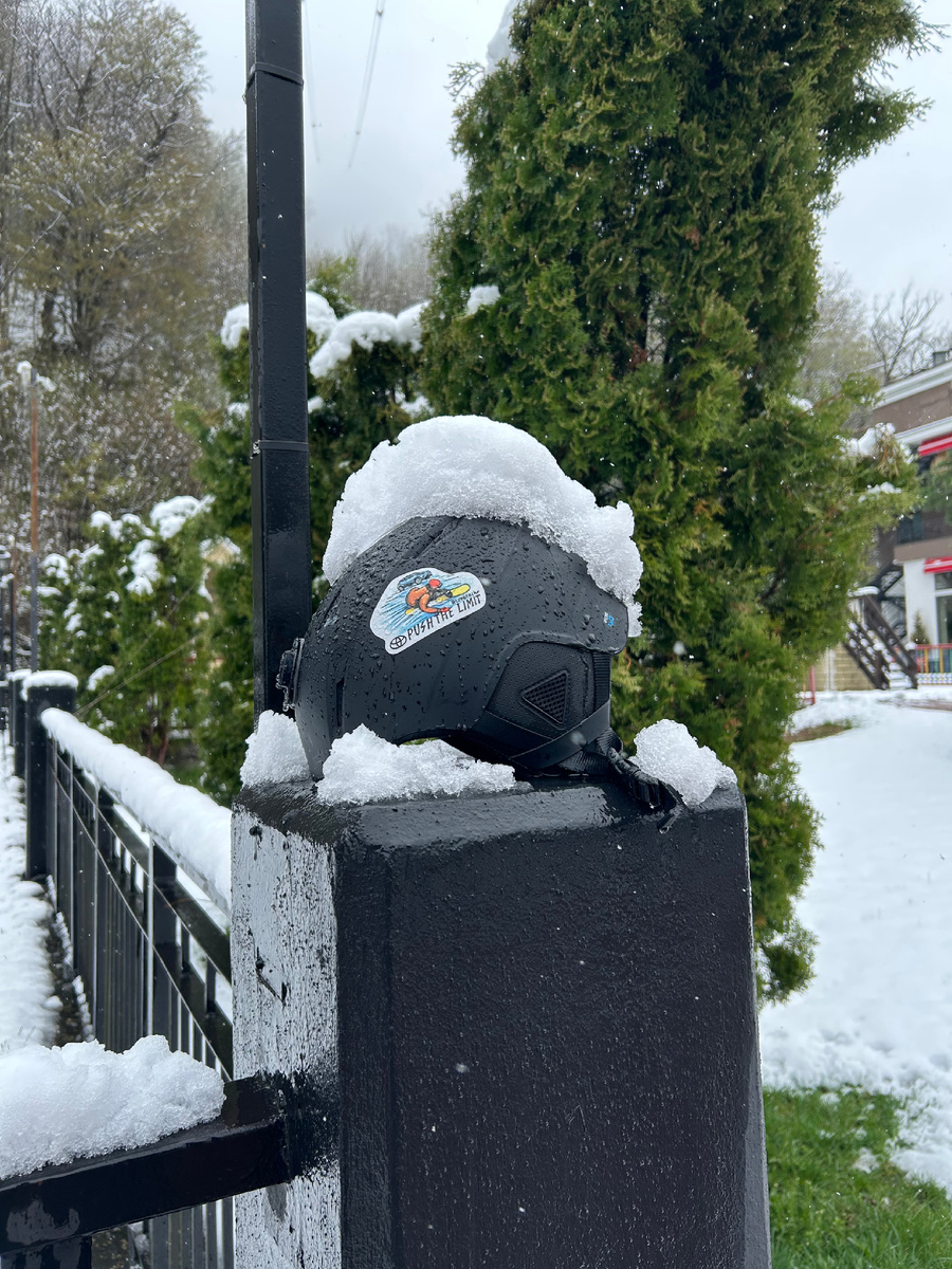 Кто-то забыл шлем. Фото автора 