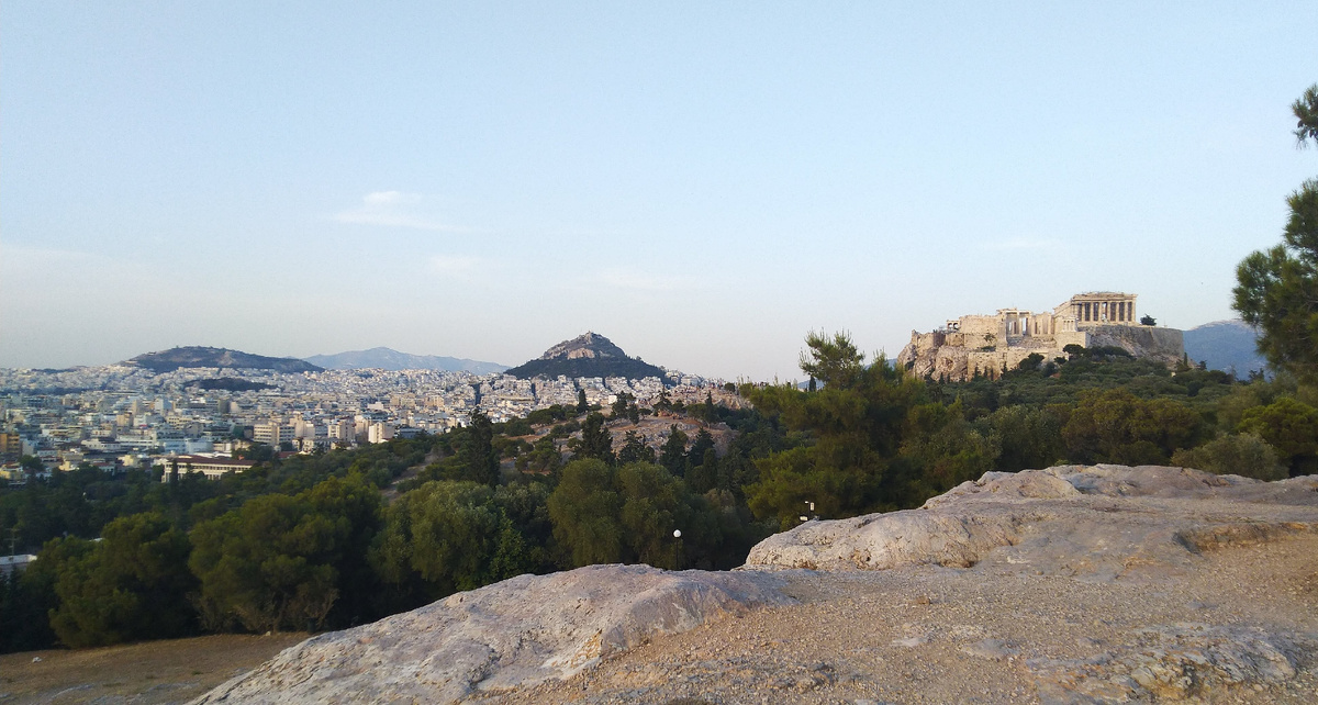 Вид на город Афины с холма Филопаппа
