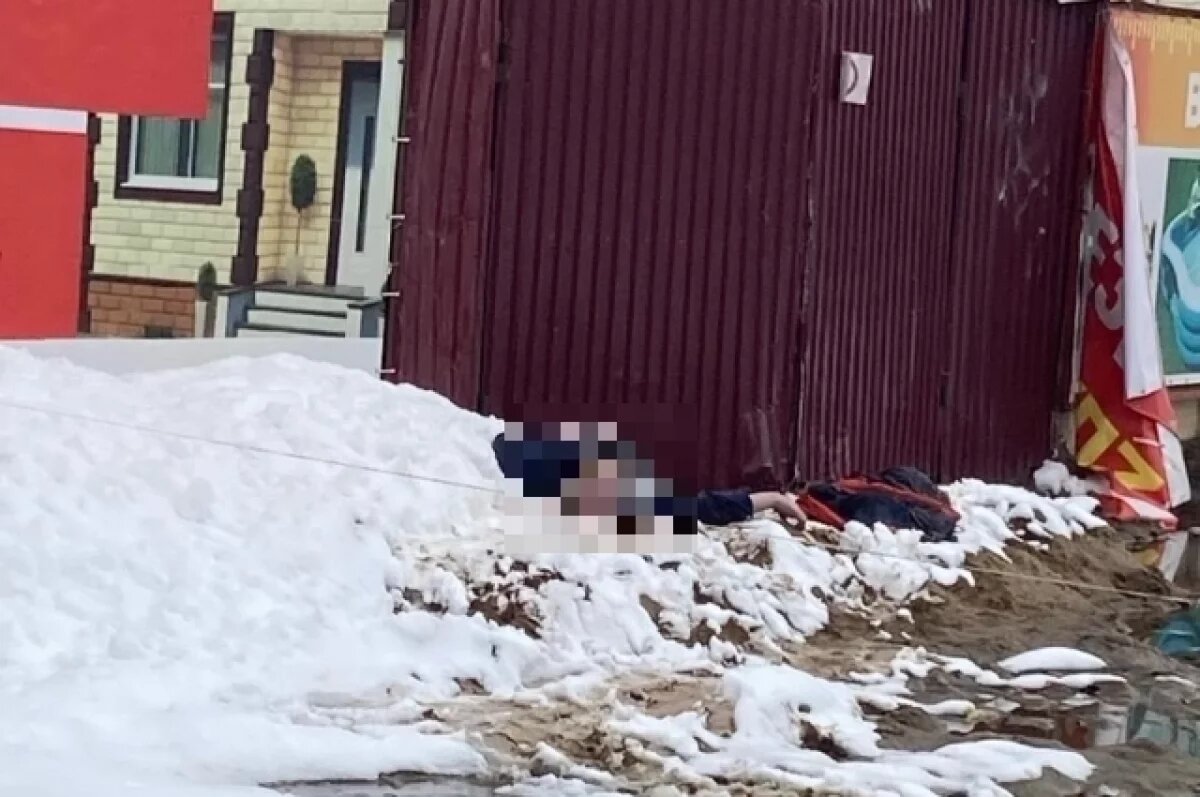    В Конаково создана комиссия по факту гибели мужчины в яме у торгового дома