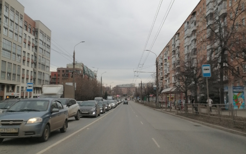    Пробки из-за светофора на перекрестке Горького и Широкого, нескорая скорая для сердечника и разметка на дороге: что волнует ижевчан 10 апреля