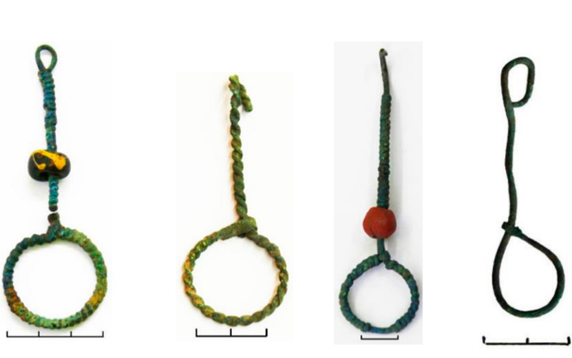  Бронзовые височные подвески, найденные в ижевском могильнике. III-V вв. Фото: НМУР