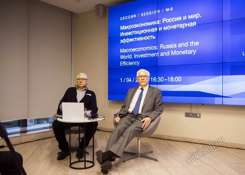 "Макроэкономика: Россия и мир. Инвестиционная и монетарная эффективность". Роберт и Булат Нигматуцлины. Фото Галины Савинич