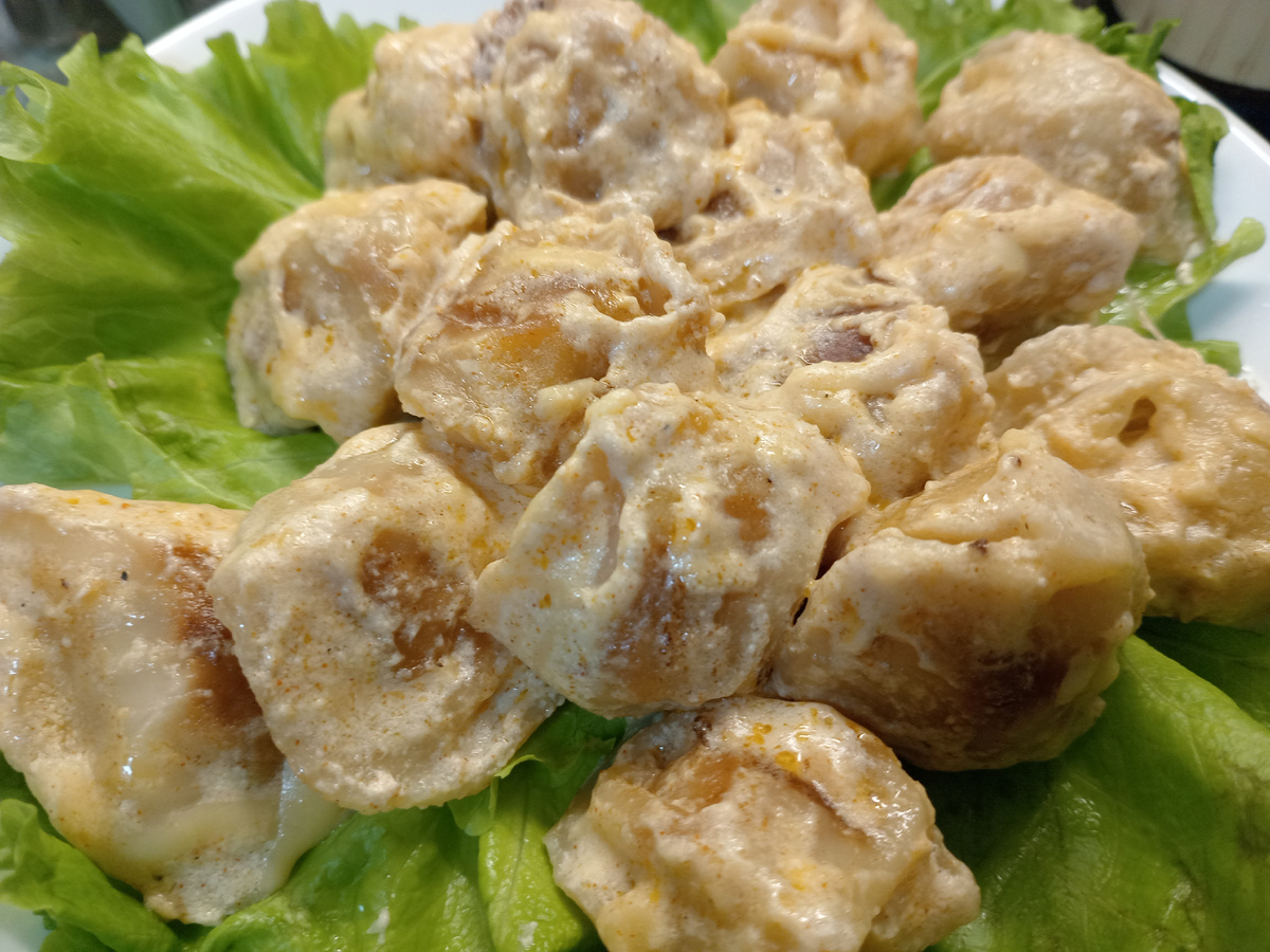 Готовые пельмени в сметанном соусе