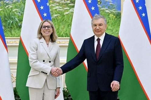 Анна Бьерде и Шавкат Мирзиёев. Фото пресс-службы президента Узбекистана