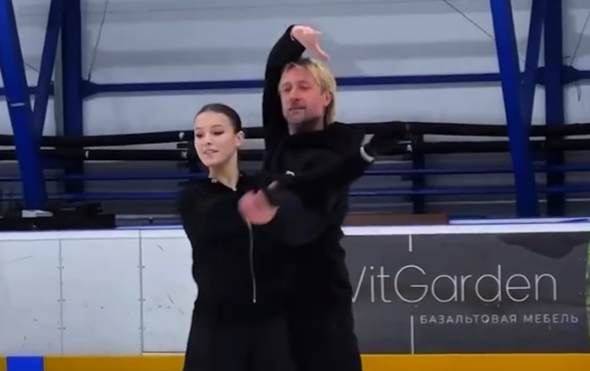 Анна Щербакова и Евгений Плющенко. Фото: стоп-кадр видео