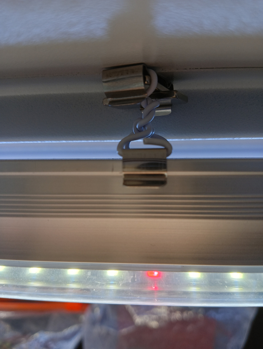 Придумала такое крепление для минифермера