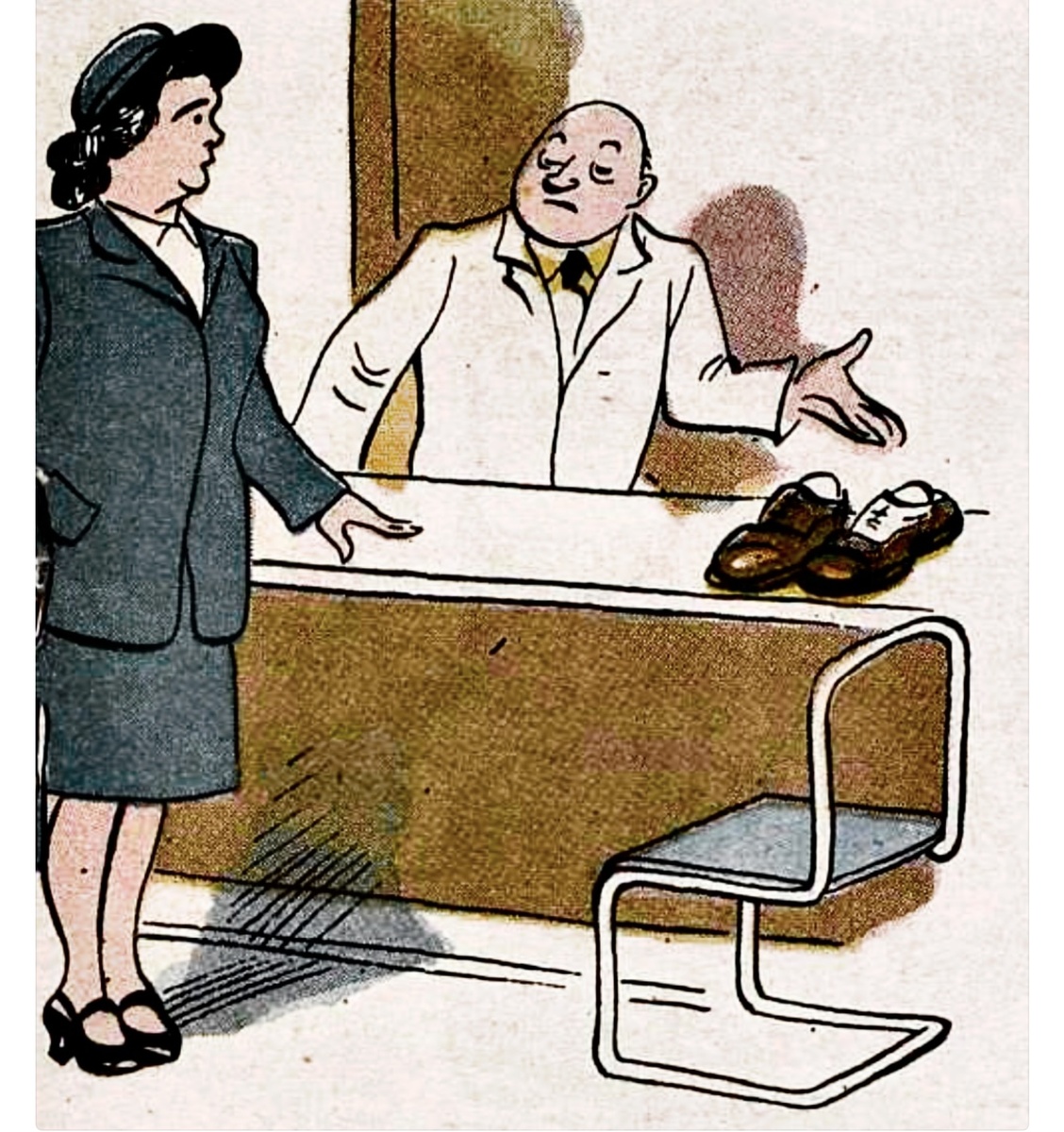 — Сколько лет вашим ребятам? Восемь девять, говорите? Вот и хорошо. Эта пара обуви как раз для семнадцатилетнего.