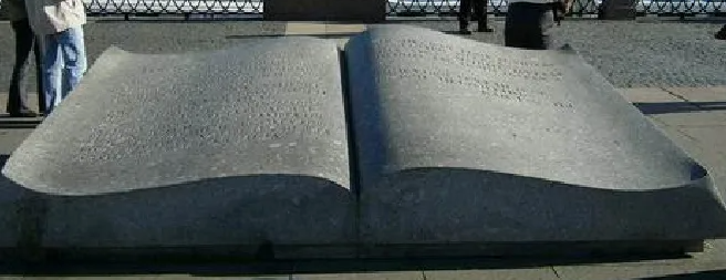 Горизонтальныйй памятник книга на могилу