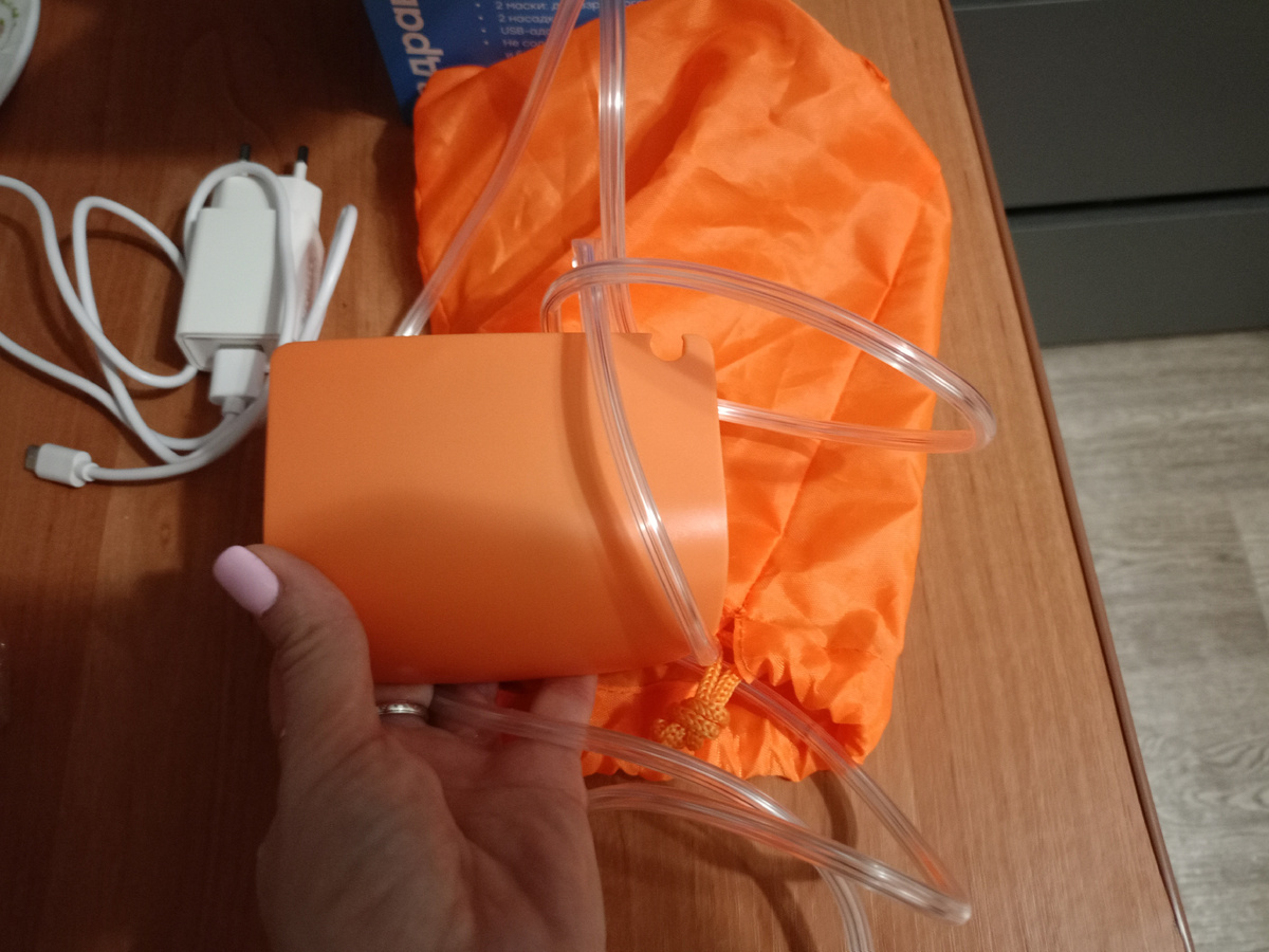 Такой маленький хорошенький, с мешочком. Удобно взять с собой в дорогу. 