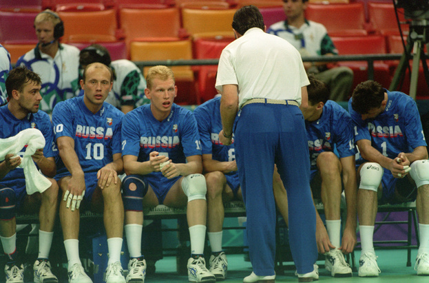 Вадим Хамутцких, Павел Шишкин, Валерий Горюшев и партнеры слушают тренера Вячеслава Платонова. Фото Дмитрий Солнцев, архив «СЭ»