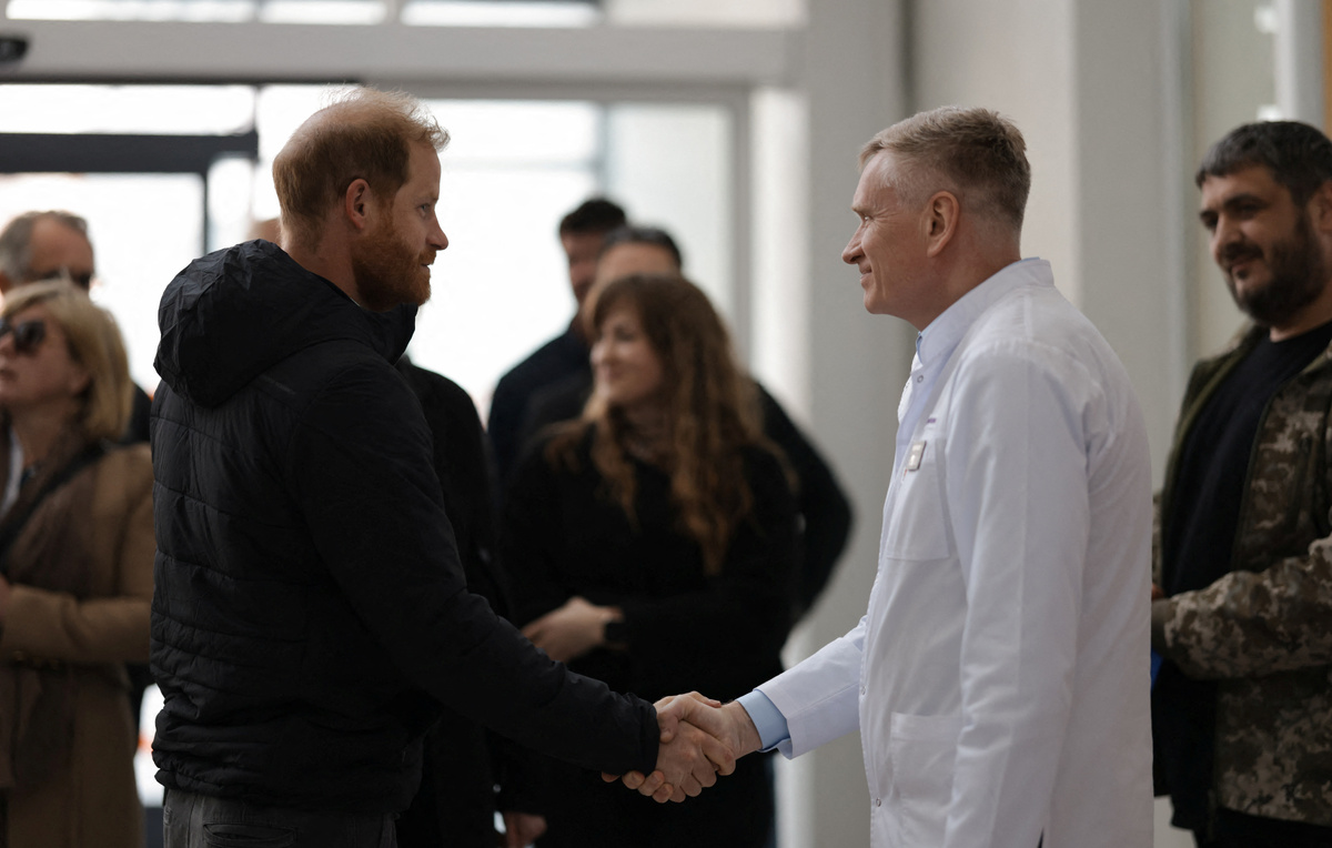    Принц Гарри (слева)  Superhumans Centre/Handout via REUTERS