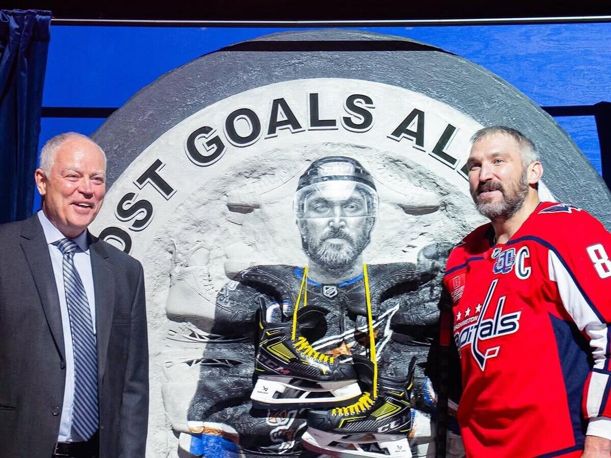    Скульптура Александра Овечкина в честь рекорда по голам в НХЛ© Фото : Социальные сети "Вашингтон Кэпиталз"