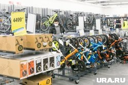     Китайские товары могут подешеветь из-за тарифной войны Трампа, уверен эксперт Денис Моргунов © URA.RU