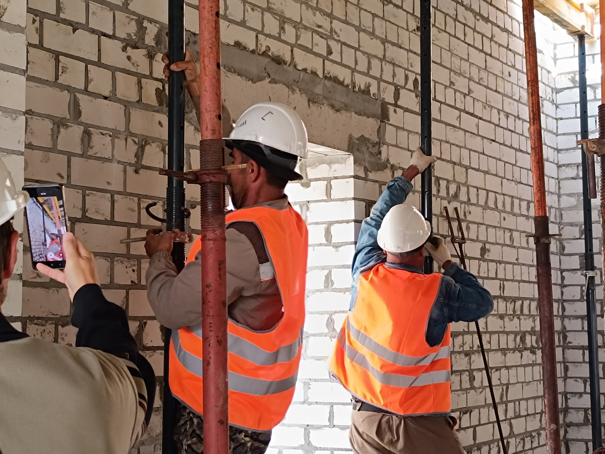 Наибольший спрос на зарубежных работников отмечается в строительстве и ЖКХ.  Фото: Фото: ФедералПресс / Карина Майлибаева