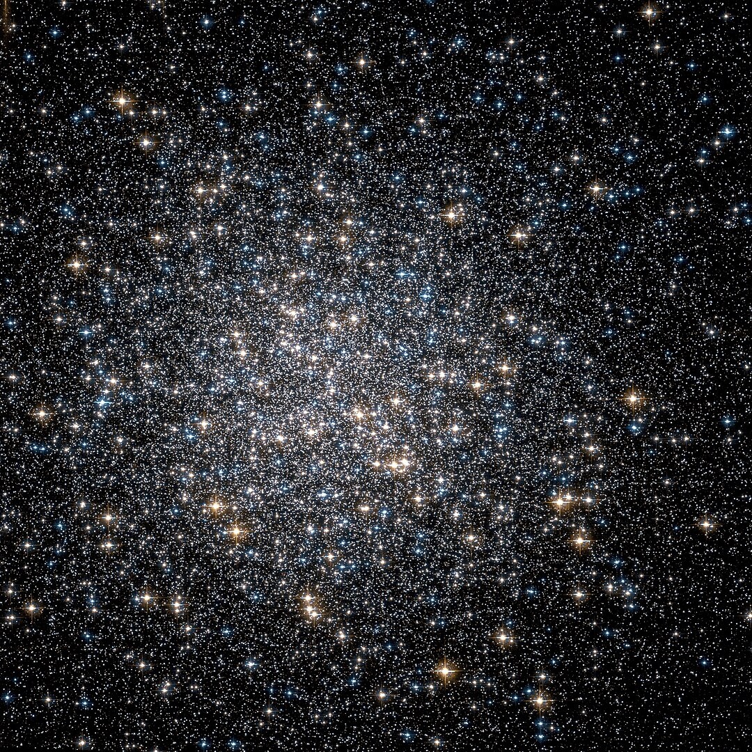 Скопление M 13, запечатленное космическим телескопом "Хаббл" / © NASA/ESA