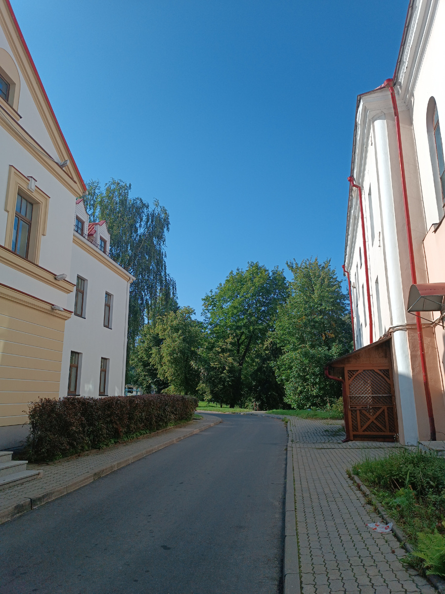 Вот такая улочка ведет туда!