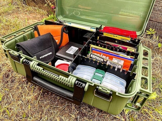 Как выбрать хороший рыболовный ящик и что в нём хранить