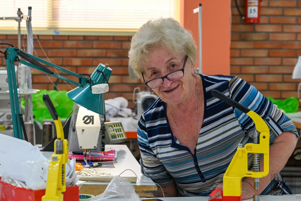    Работающая пенсионерка / Источник: Александр Погожев © ИА REGNUM