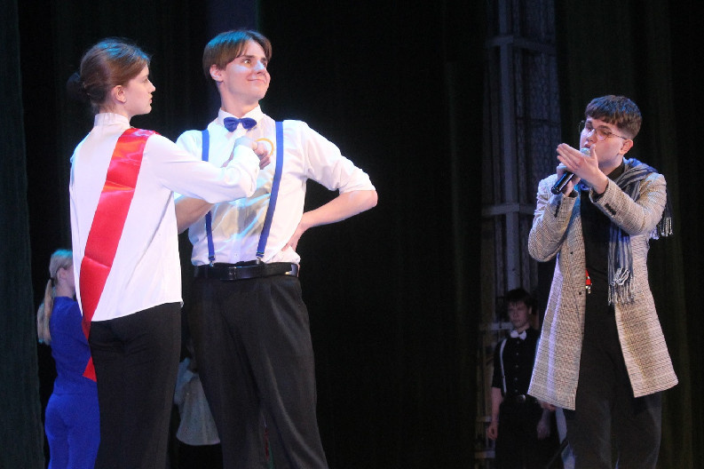    Тимофей Васильев в сценке из школьной жизни (фото: Сергей Пехтелев)