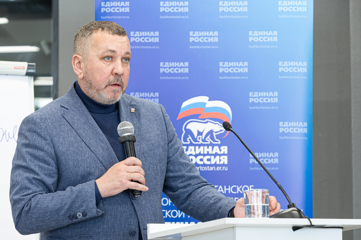 ФОТО С САЙТА ПАРТИИ «ЕР». Роман РОМАНОВ: Филиал Высшей партийной школы в Башкортостане работает успешно!