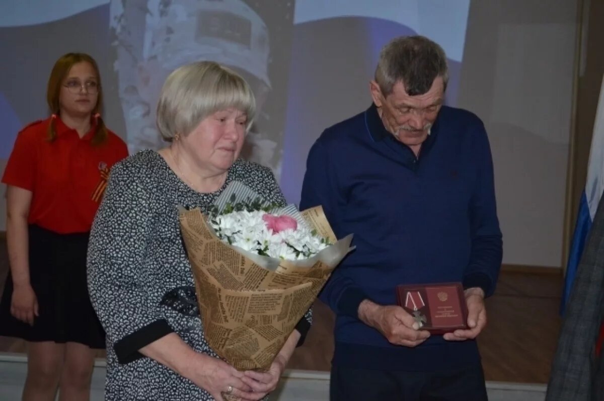    Семье погибшего бойца СВО из Сорочинского ГО передали орден Мужества