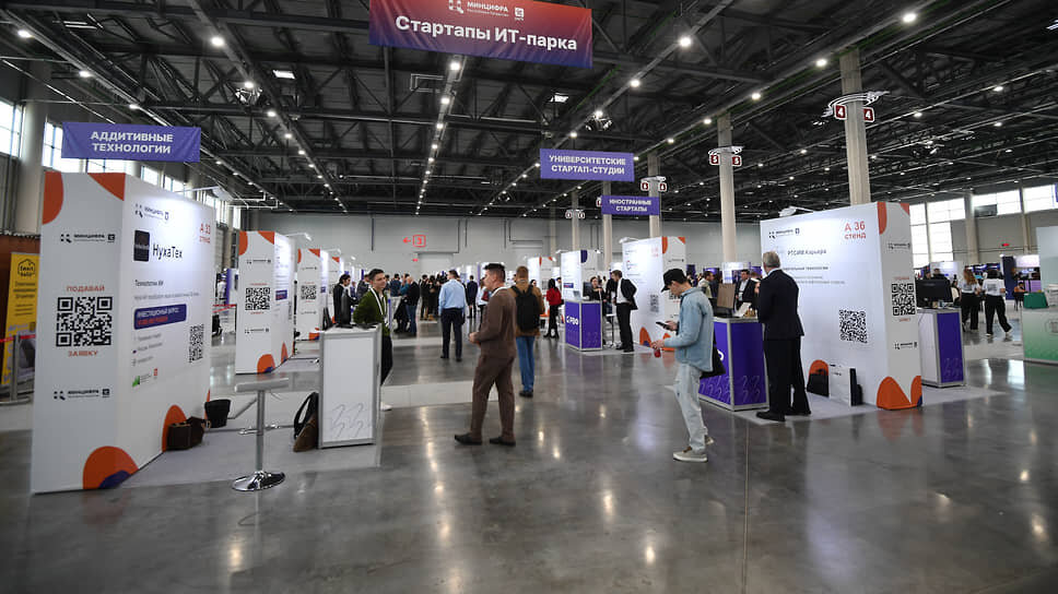 XIX Российский венчурный форум в Международном выставочном комплексе "Казань Экспо". Пленарное заседание "Технологическое предпринимательство - пространство высших компетенций"..📷Фото: Артемий Шуматов / Коммерсантъ