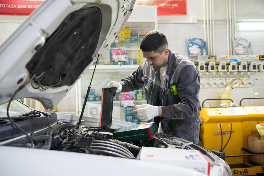 Страхование автомобиля – обязательная процедура для всех автовладельцев в России.       
 Однако когда происходит ДТП, многие водители сталкиваются с вопросом: что лучше выбрать – денежную выплату или ремонт по ОСАГО?