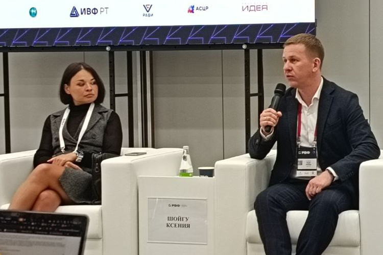    Павел Охонин: «То есть наша основная задача — находить такие компании. Мы их убеждаем с нами двигаться, брать деньги, стратегически «партнериться», потому что потребность в деньгах для таких компаний не всегда очевидная в моменте».   
Фото: Анна Скрып