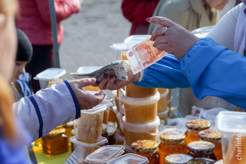    Торговые ряды будут работать в субботу, 12 апреля, у "Ленты" на Шекснинском проспекте с 10 до 15 часов.