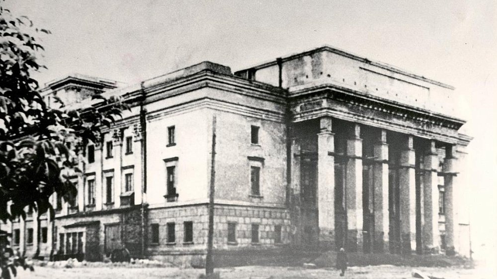 Фото: Челябинский театр оперы и балета; Челябинский инструментальный завод