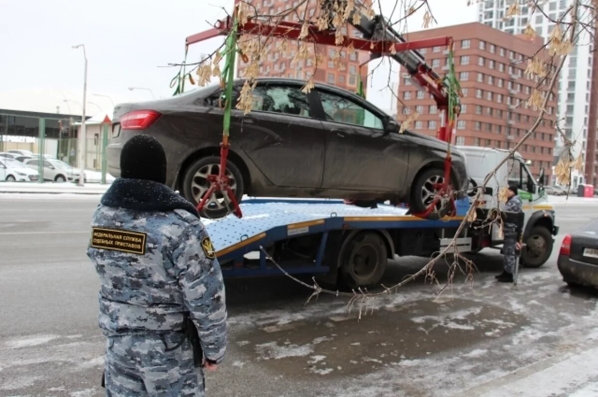    Семья из Перми лишилась двух авто, приехав проверить долги у приставов