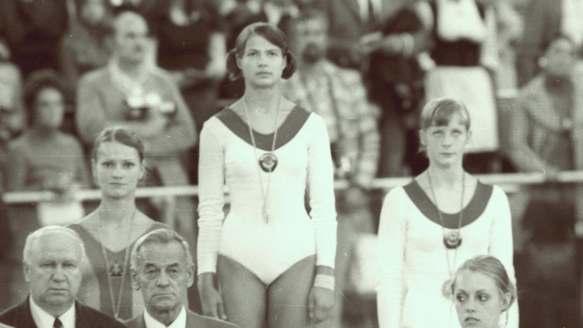 Именно в школьном дворе маленькая Тамара, которую все называли «Лазей» или «Лисой» за рыжие волосы и подвижный характер, впервые проявила интерес к осмысленной физической активности. 