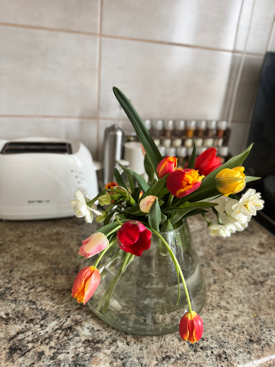 Ставлю в хаотичном порядке , мне очень нравится, что они в свободном полете без мишуры 