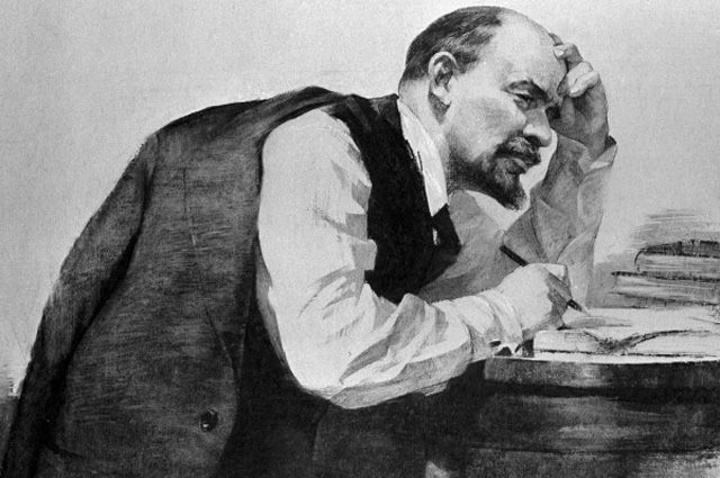 Ленин за работой, фото из открытых источников