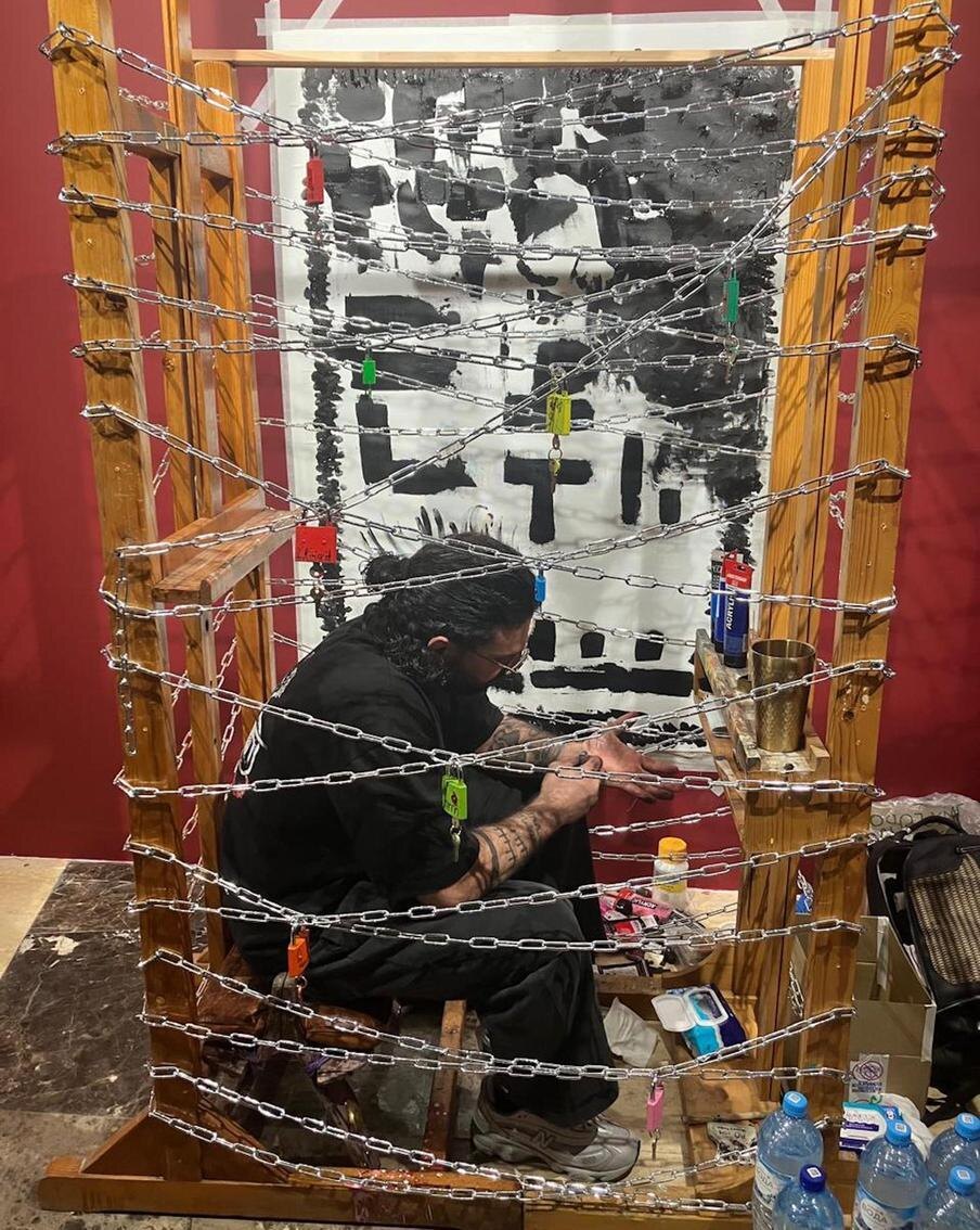 Янис Кирякиди приступил к созданию шедевра. @Дарья Завгородня