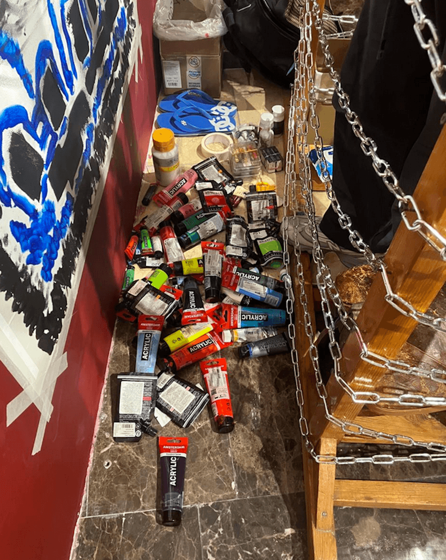 Столько краски планирует израсходовать живописец. @Дарья Завгородняя